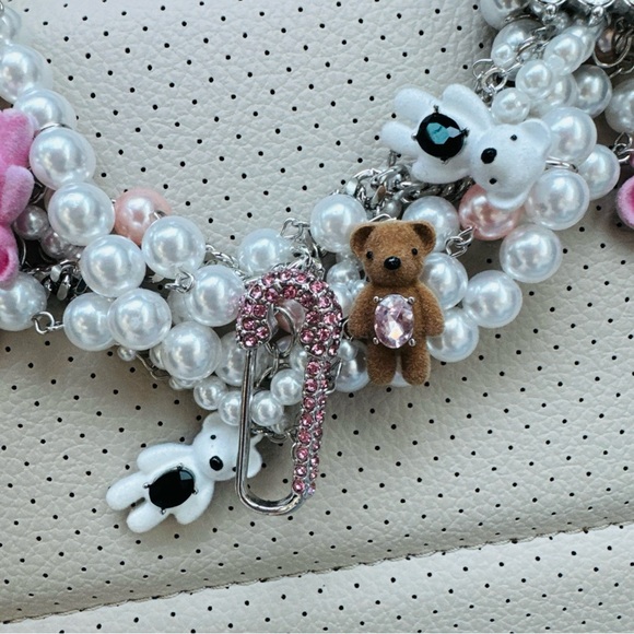 Betsey Johnson Teddy Necklace White Faux Pearl Bauble Bear NWT in Silver - Picture 3 of 6